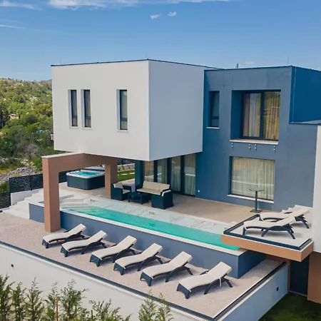 Simun Villa *