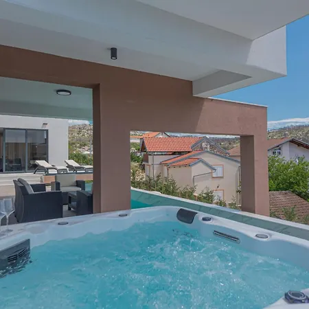 Simun Villa *