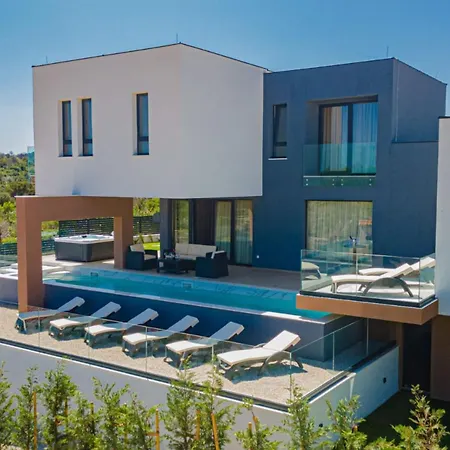 Simun Villa *